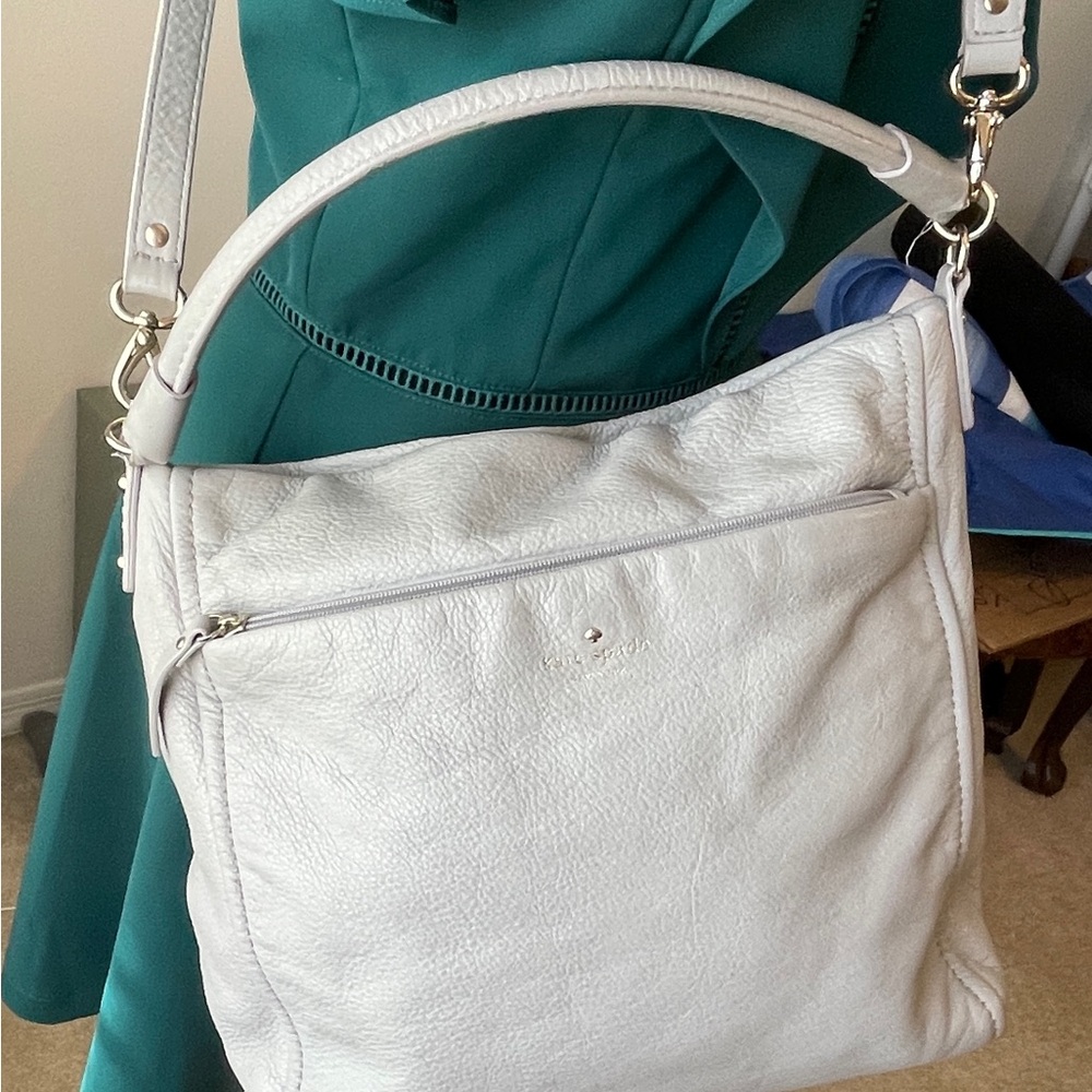 Kate spade/Gray Leather Women's shoulder/crossbody bag lots of pockets!